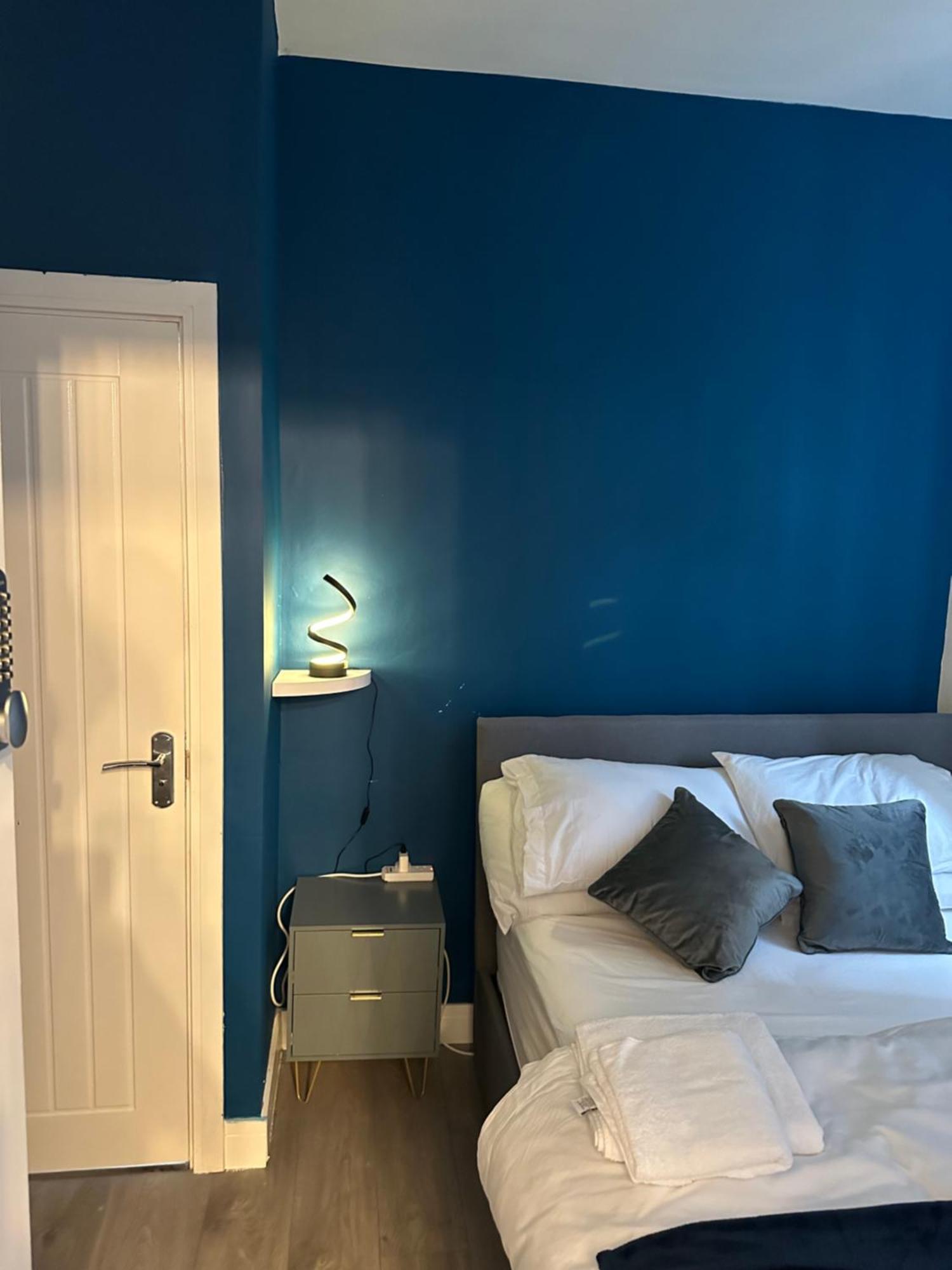 Guest house In Ashford, Heathrow *